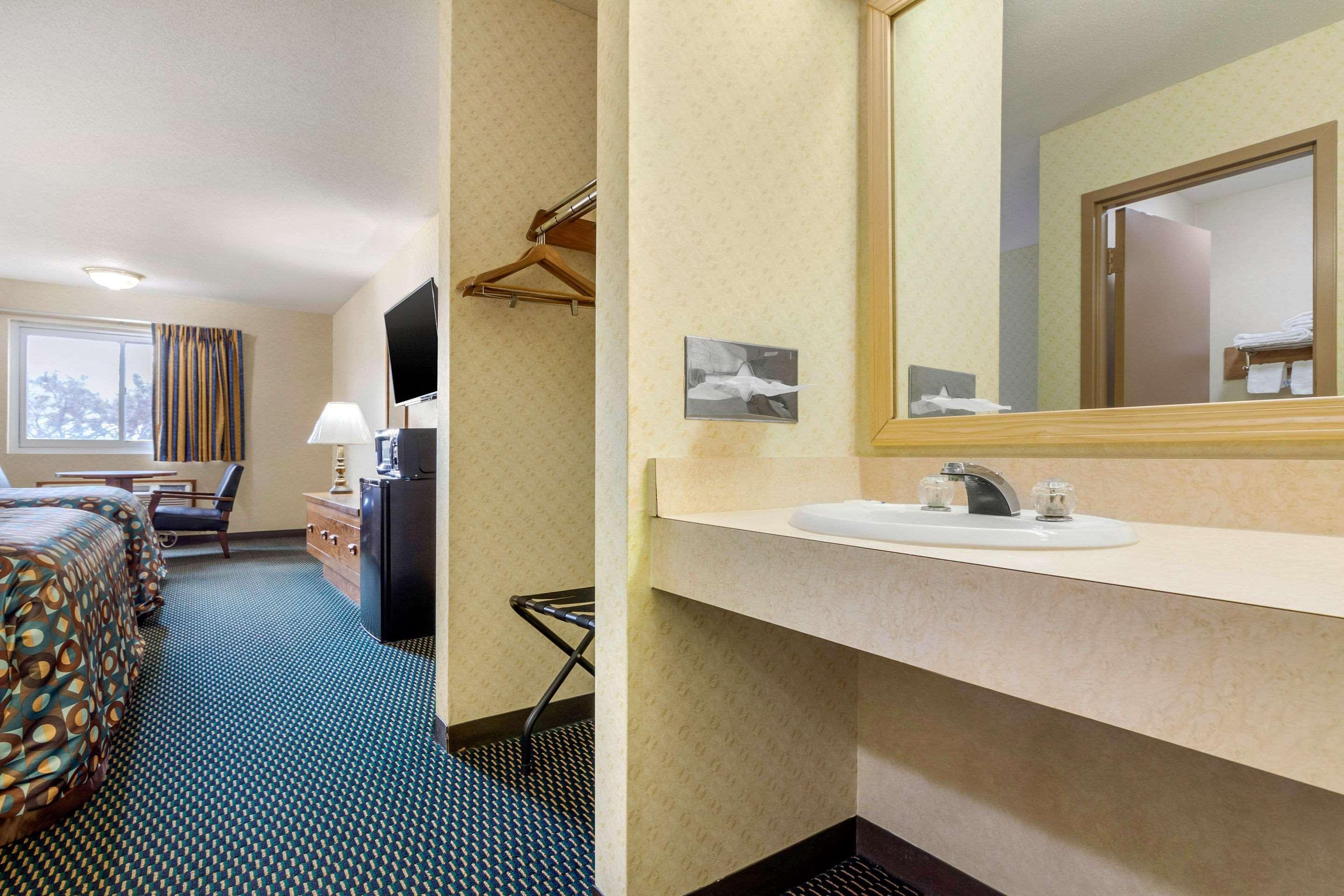 Rodeway Inn Blair Exterior photo